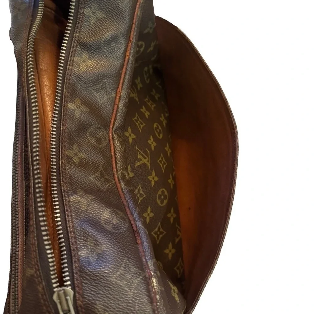 Louis Vuitton Vintage is Nile Crossbody Shoulder Bag Monogram Leather Brown